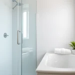Erleben Sie die wunderschöne sonni Duschkabine mit elegantem Design und glattem Glas.